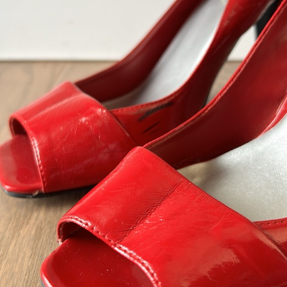 Low red heels - Picture 3 of 5